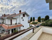 Foto Cometa 22 — Villa trifamiliare in vendita a Albano Laziale Olivella