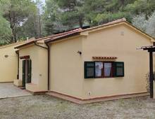 Casa indipendente in posizione panoramica e tranquilla con giardino pertinenziale e terreni adiacenti