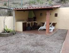 Casa indipendente in posizione panoramica e tranquilla con giardino pertinenziale e terreni adiacenti