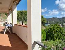 Villa unifamiliare con pertinenze e giardino