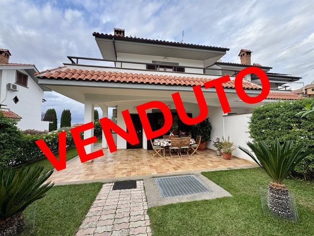 Villa trifamiliare Albano Laziale