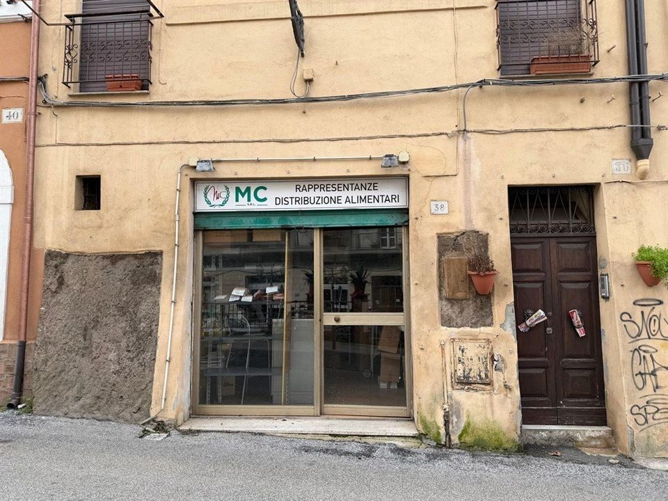 Foto Cometa 1 — Negozio in vendita a Zagarolo
