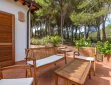 Villa unifamiliare finemente rifinita con corpo secondario e parco esclusivo