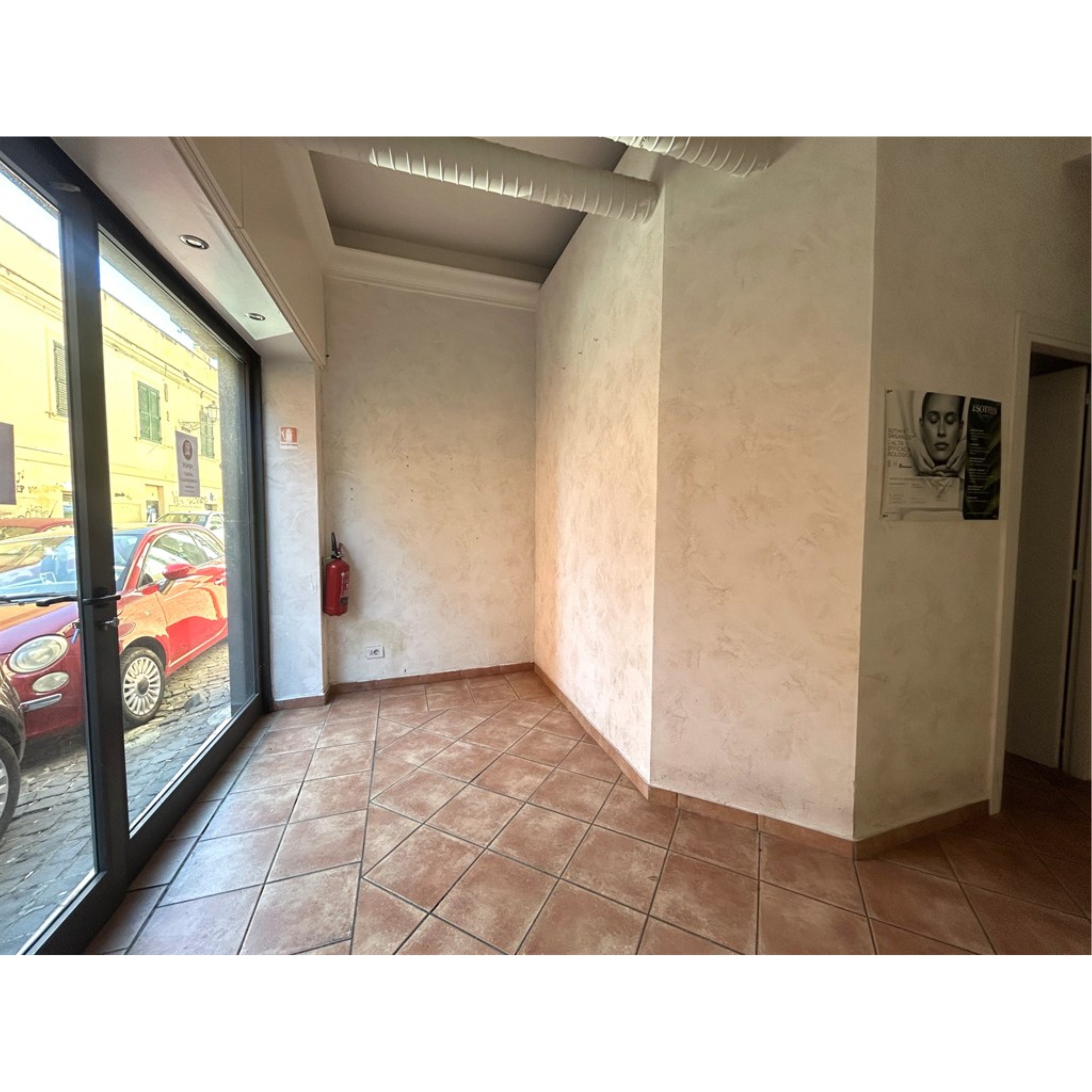 Foto Cometa 1 — Tienda en venta en Albano Laziale