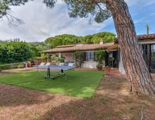Villa unifamiliare finemente rifinita con corpo secondario e parco esclusivo