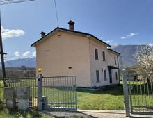 Leonessa  Vallunga  mq 220 + mq 17.000 terreno seminativo