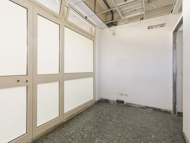 Cassia/Grottarossa – Affittasi Locale C/1 (60 mq) con Doppi Servizi