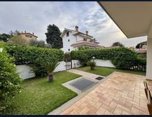 Foto Cometa 3 — Villa trifamiliare in vendita a Albano Laziale Olivella