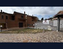 Foto Cometa 33 — Villa quadrifamiliare in vendita a Albano Laziale