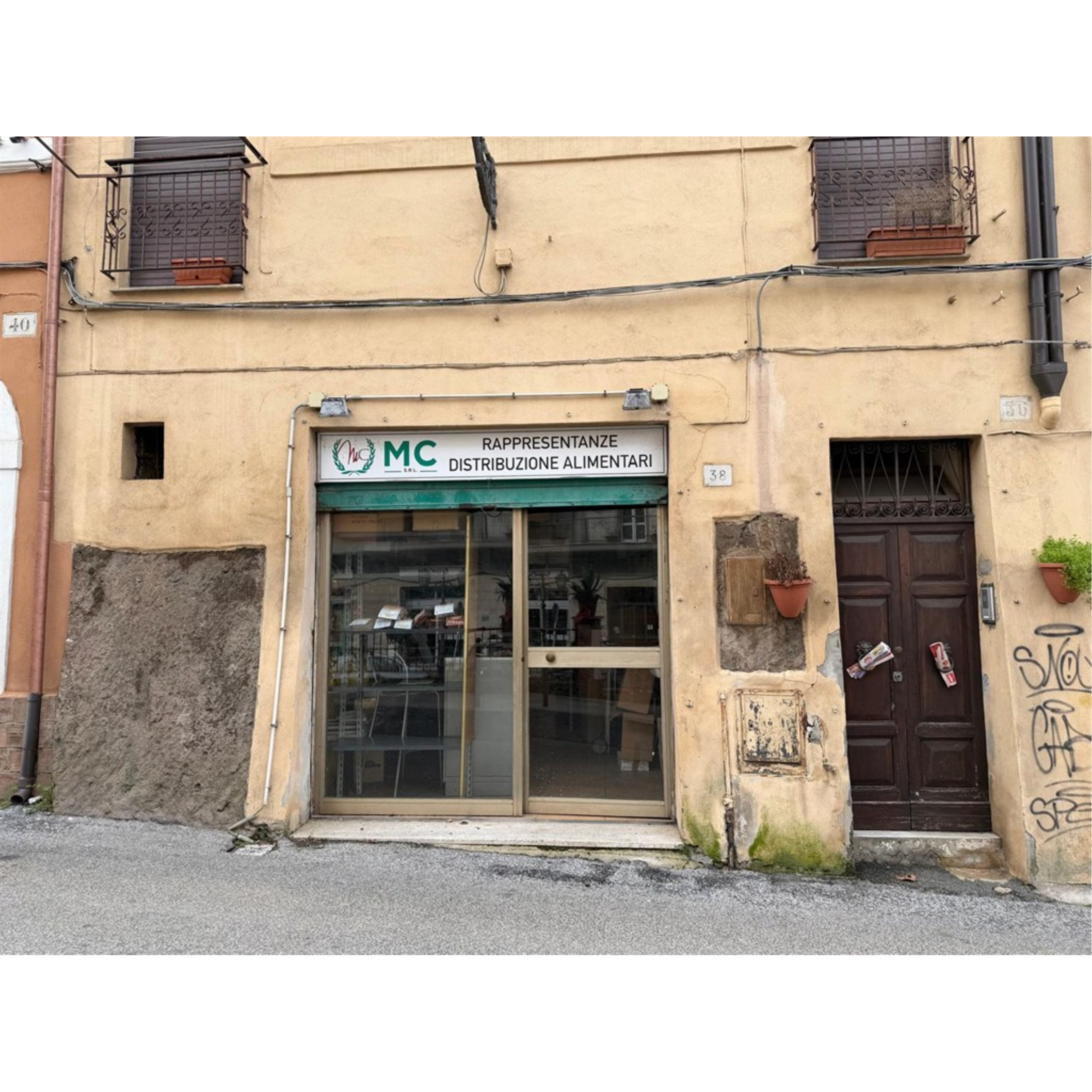 Foto Cometa 1 — Negozio in vendita a Zagarolo