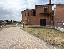 Foto Cometa 5 — Villa quadrifamiliare in vendita a Albano Laziale