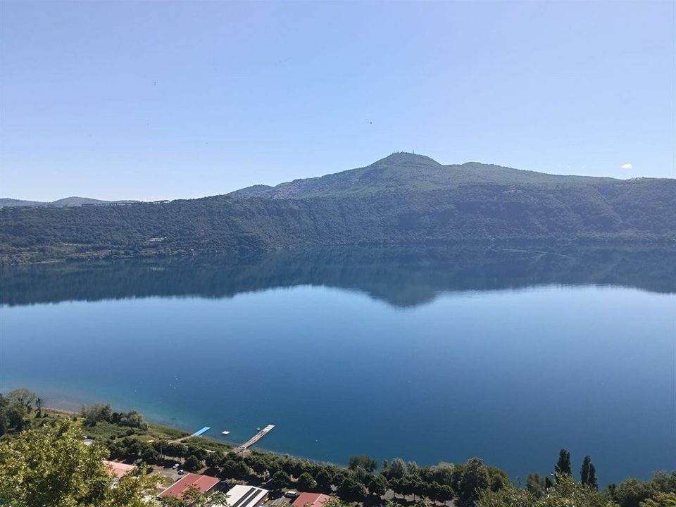 Foto Cometa 1 — Appartamento in vendita a Castel Gandolfo