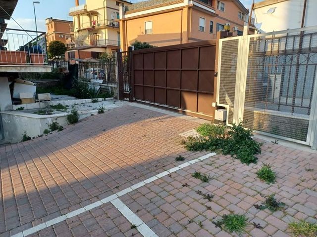 dragona nuova costruzione box e posti auto