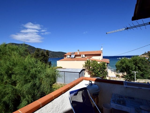 Appartamento con ampia terrazza a 50mt dalla spiaggia