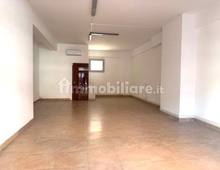 Negozio in affitto a Roma Appio Claudio - Statuario, Tuscolano