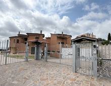 Foto Cometa 1 — Villa quadrifamiliare in vendita a Albano Laziale