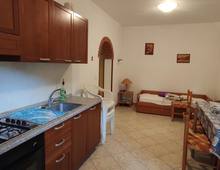 Casa indipendente in posizione panoramica e tranquilla con giardino pertinenziale e terreni adiacenti