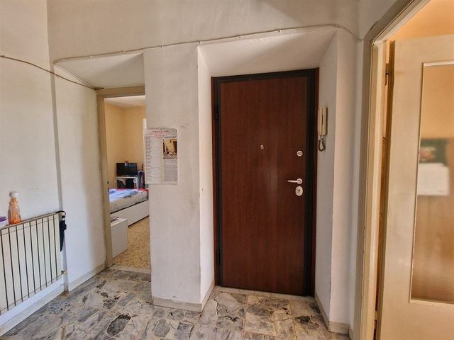 AMPIO TRILOCALE CON TERRAZZO