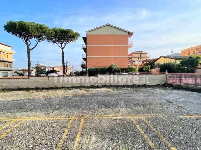 Posti auto e moto via Termini Imerese, Borghesiana