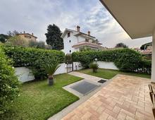 Foto Cometa 3 — Villa trifamiliare in vendita a Albano Laziale Olivella